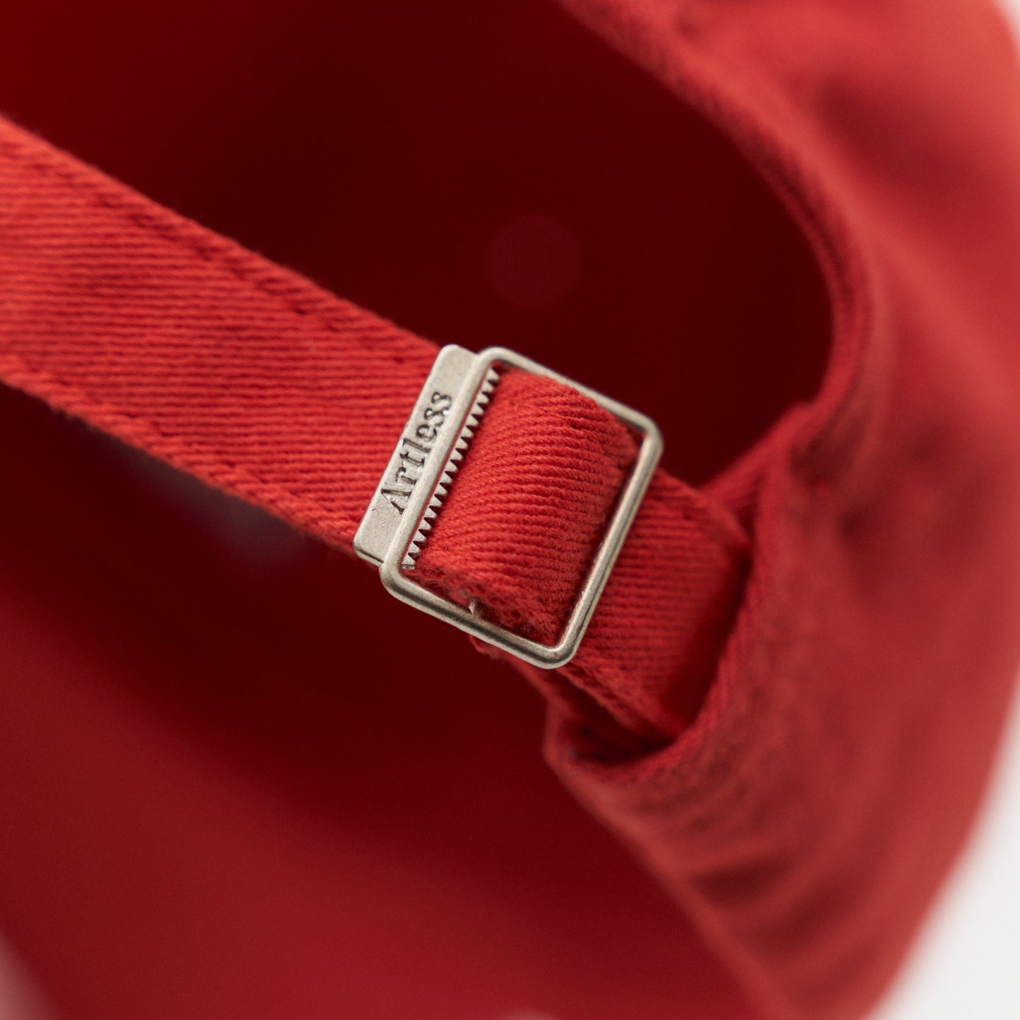 Artless red cap buckle detail