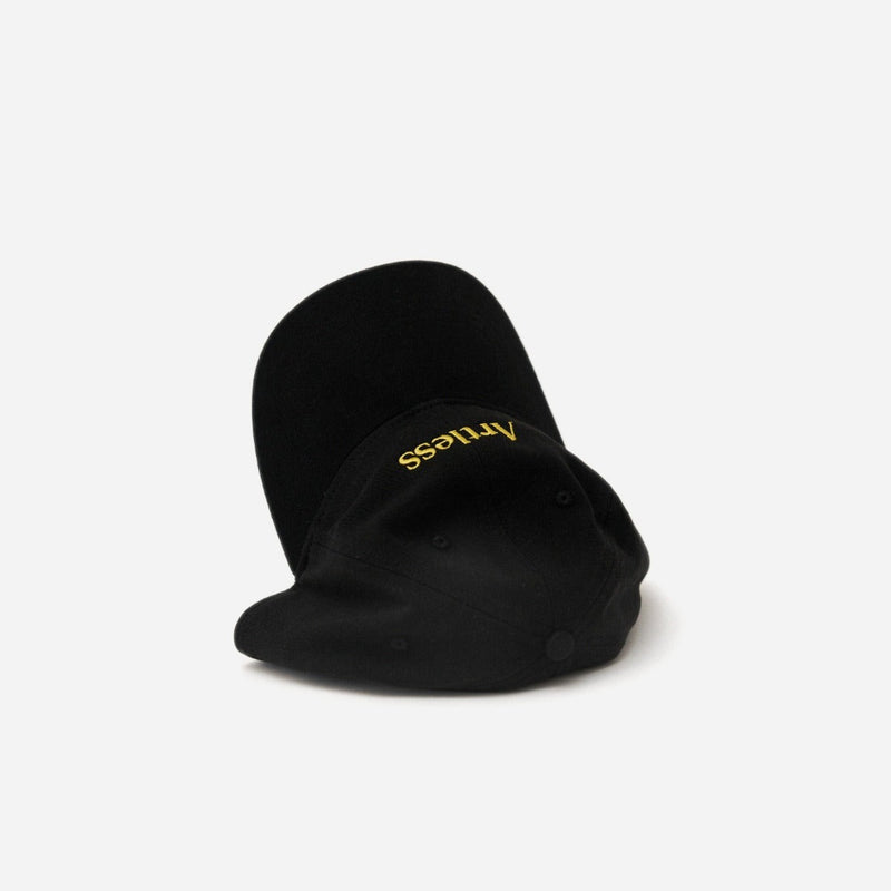 Artless Logo Cap in black, side view